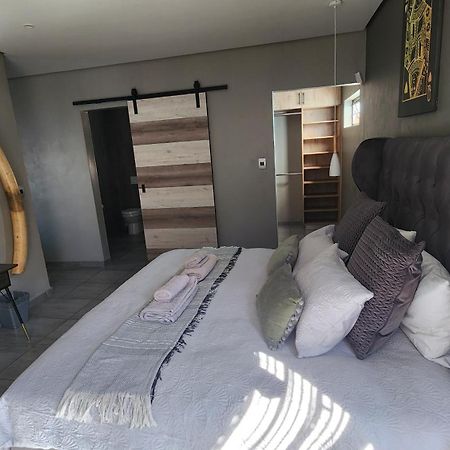 Lloyds - 3 Apartment Ермело Екстериор снимка